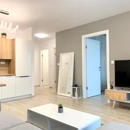 Elegant, Bright Spacious Apartment In Bratislava Center Exterior photo
