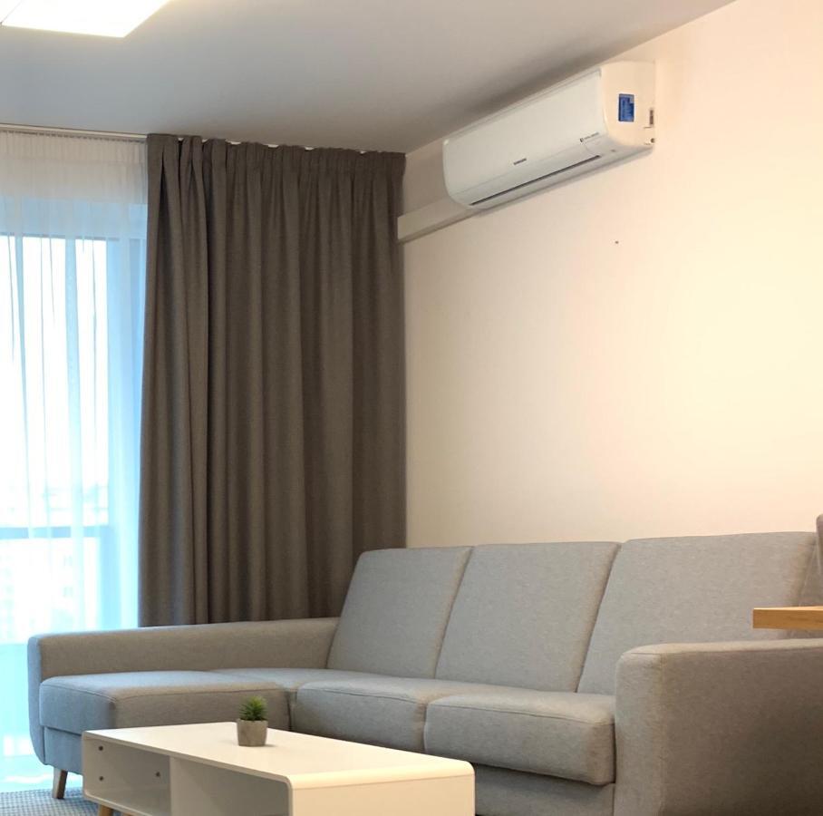 Elegant, Bright Spacious In Center Apartmán